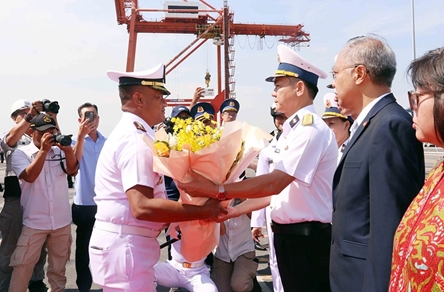 Indonesian Navy training ship visits HCM City